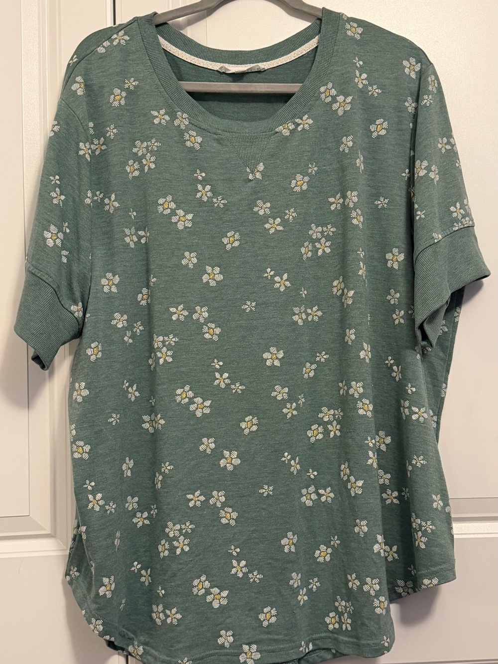 Jane & Delancey Relaxed Green Floral Short Sleeve Tee